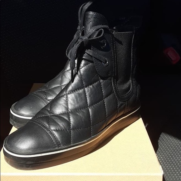 Chanel boots - Picture 1 of 3